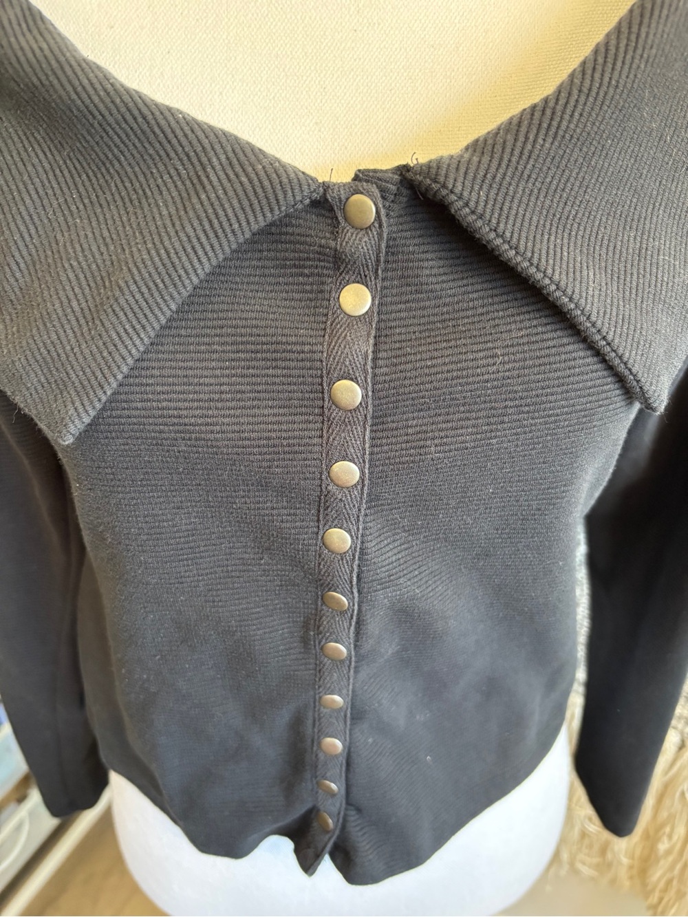 Mauve Black Ribbed Button-Front Top with Wide Fold Collar - Picture 2 of 5